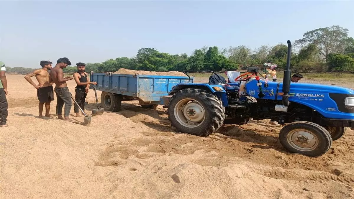 Shahdol : रेत का अवैध उत्खनन कर परिवहन करते एक ट्रैक्टर को जब्त , मालिक गिरफ्तार