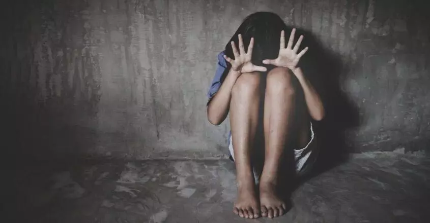 KERALA :  12 वर्षीय बच्ची का अपहरण कर चाकू की नोंक पर बलात्कार