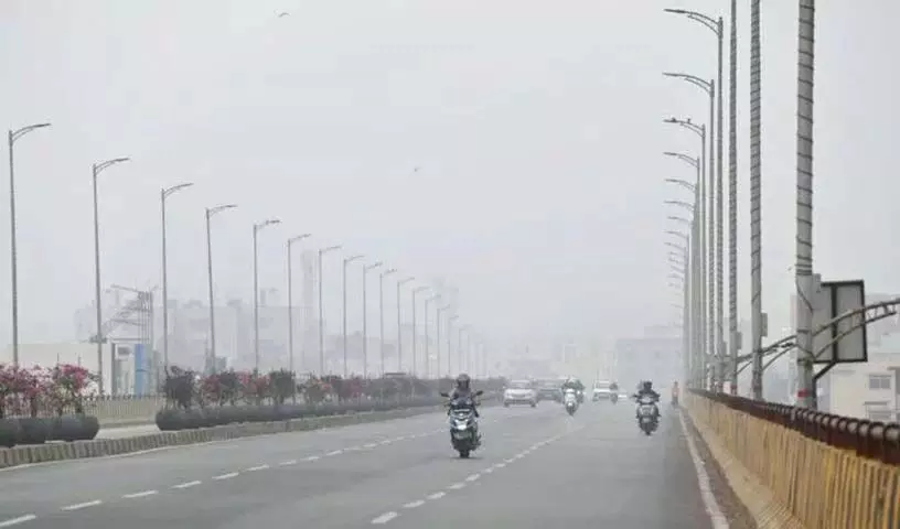 Hyderabad में सुबह आसमान बादलों से घिरा, हल्की बारिश की संभावना