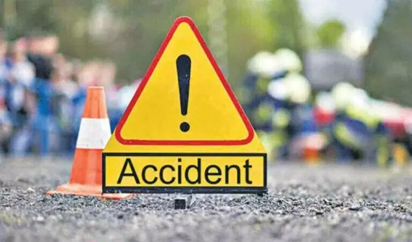 Kamareddy में कार के खड़े ट्रक से टकराने से एक की मौत, छह घायल