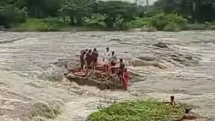 Kerala: चट्टान पर फंसे चार लोगों को साहसिक अभियान में बचाया गया
