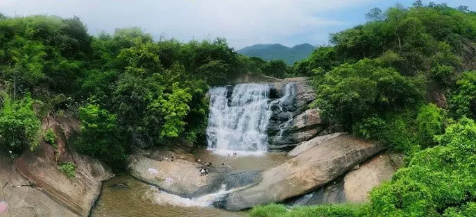 Sarugudu waterfalls: मानसून में राजसी सुंदरता अपने चरम पर