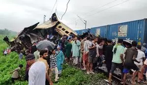 Bengal train mishap: सीआरएस ने अनंतिम जांच रिपोर्ट पेश की
