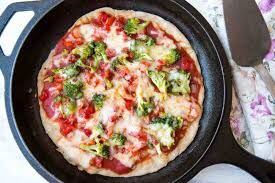 Pizza : तवे पर बना सकते हैं टेस्टी पिज्जा, खिल उठेंगे सभी के चेहरे