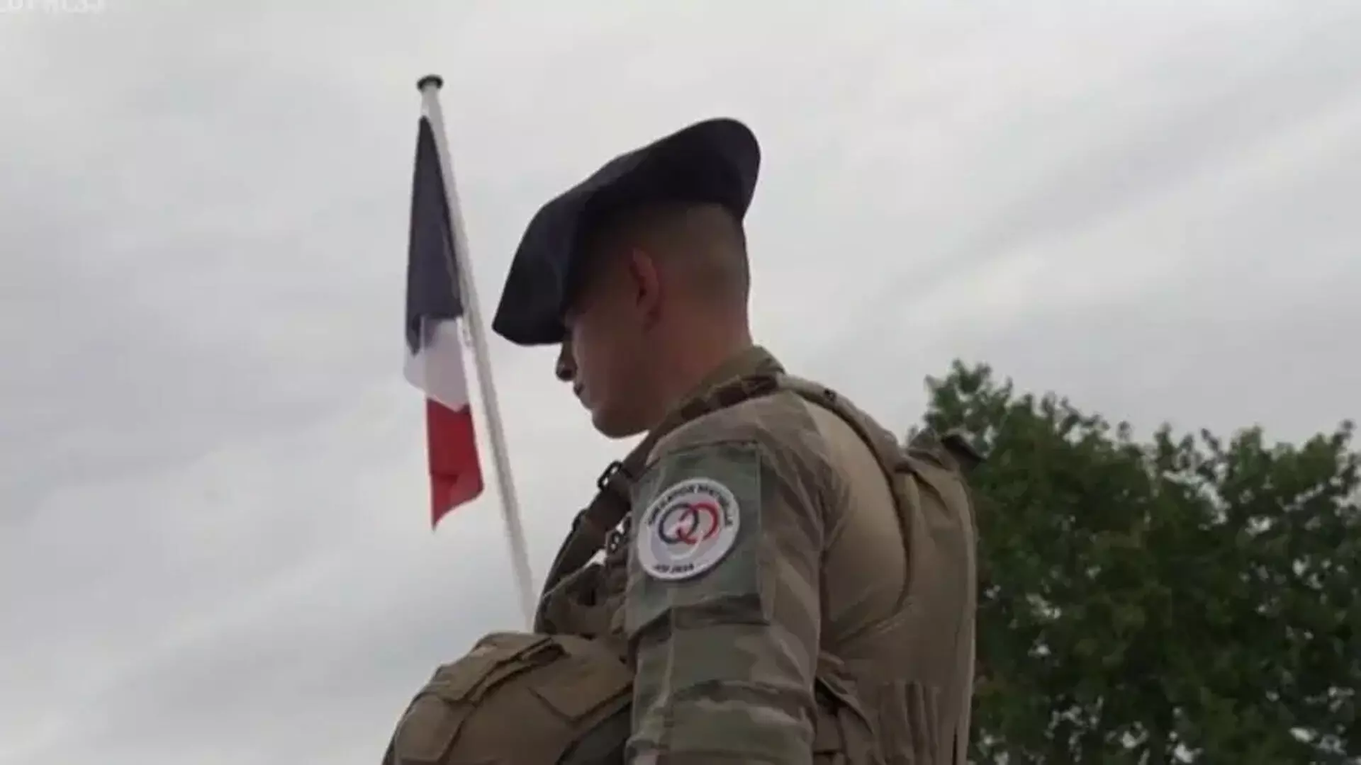 Olympics: हमलावर ने पेरिस में गश्त कर रहे फ्रांसीसी सैनिक पर चाकू से हमला किया