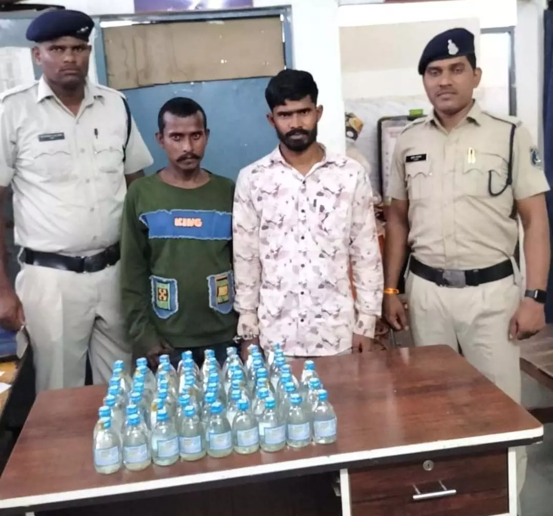 Raipur में अवैध शराब की तस्करी करने वाले तस्कर गिरफ्तार