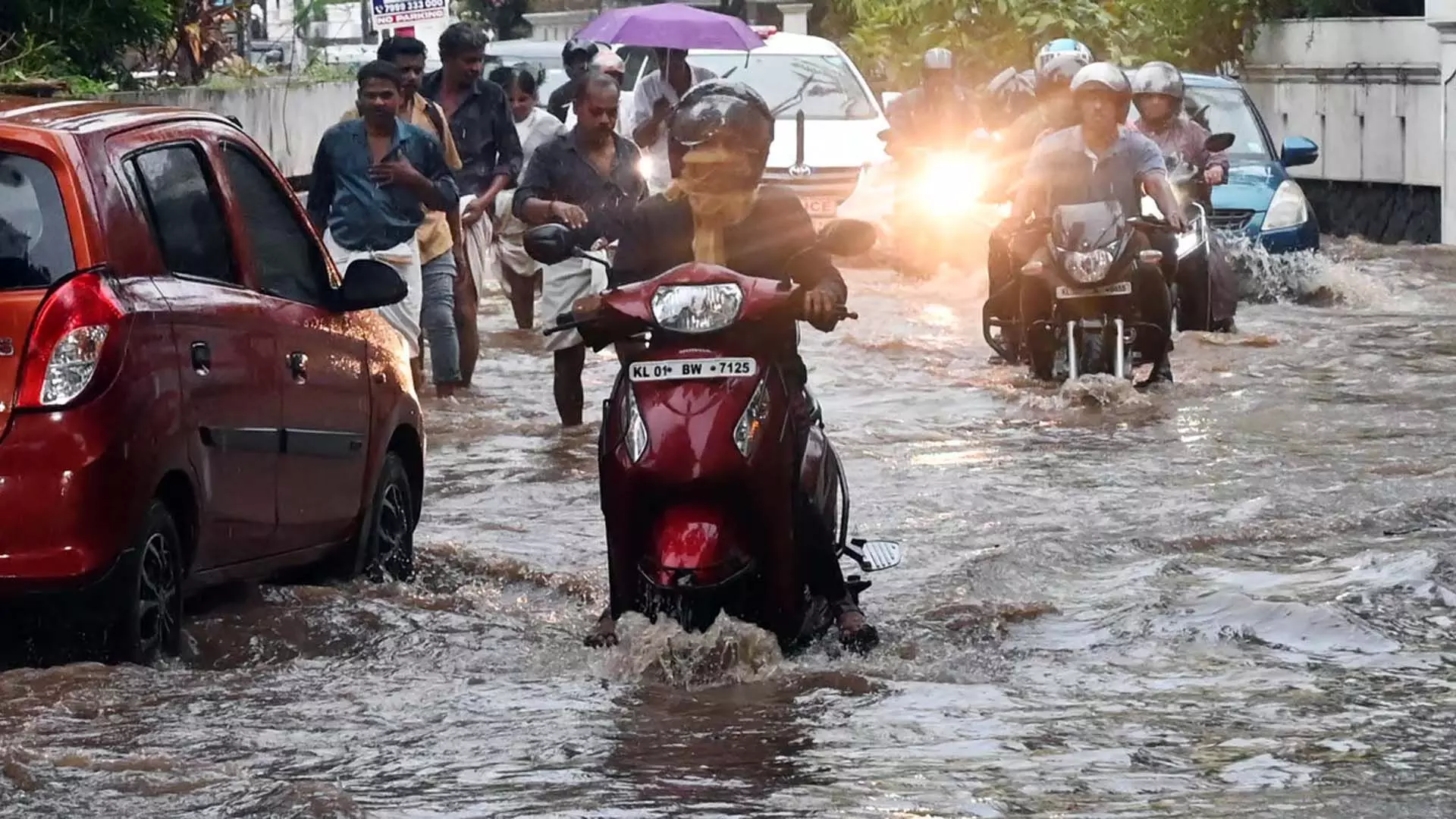 Kerala News: केरल में भारी बारिश से छह लोगों की मौत
