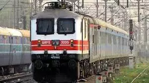 JHANSI : नहीं बढ़ रही ट्रेनों की रफ्तार