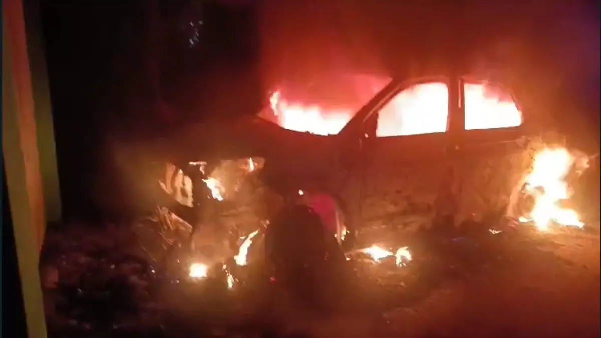 CG BREAKING: पुलिस अधिकारी की कार में आगजनी, अपराधियों ने मचाया उत्पात