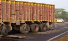 Raipur: नकटी के लोगों ने की भारी ट्रकों के प्रवेश पर रोक लगाने की मांग