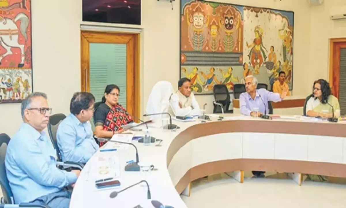 Odisha: मुख्यमंत्री माझी ने सर्व-सचिव बैठक में बजट रूपरेखा पर चर्चा की