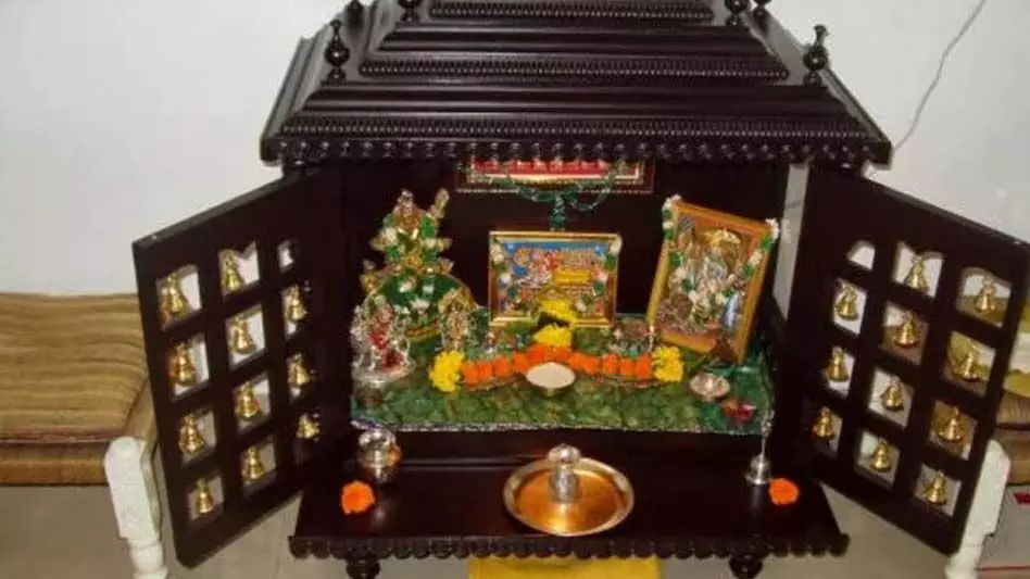 Vastu Tips : इन चीजों को अपने घर के मंदिर में रखे