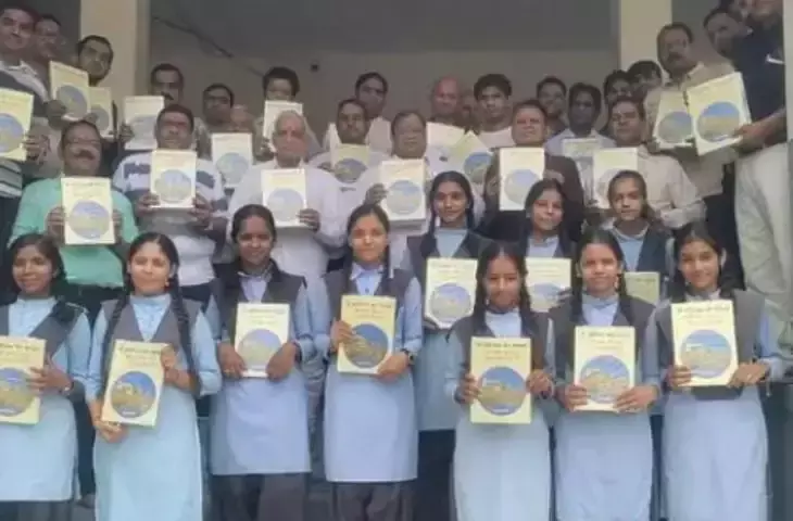 Rajsamand: 5 स्कूलों में वितरित किए गए तीन हजार रजिस्टर