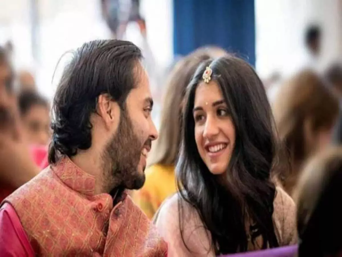 Anant Radhika की शादी में अली खान इंटरनेशनल सिंगर के पीछे आए