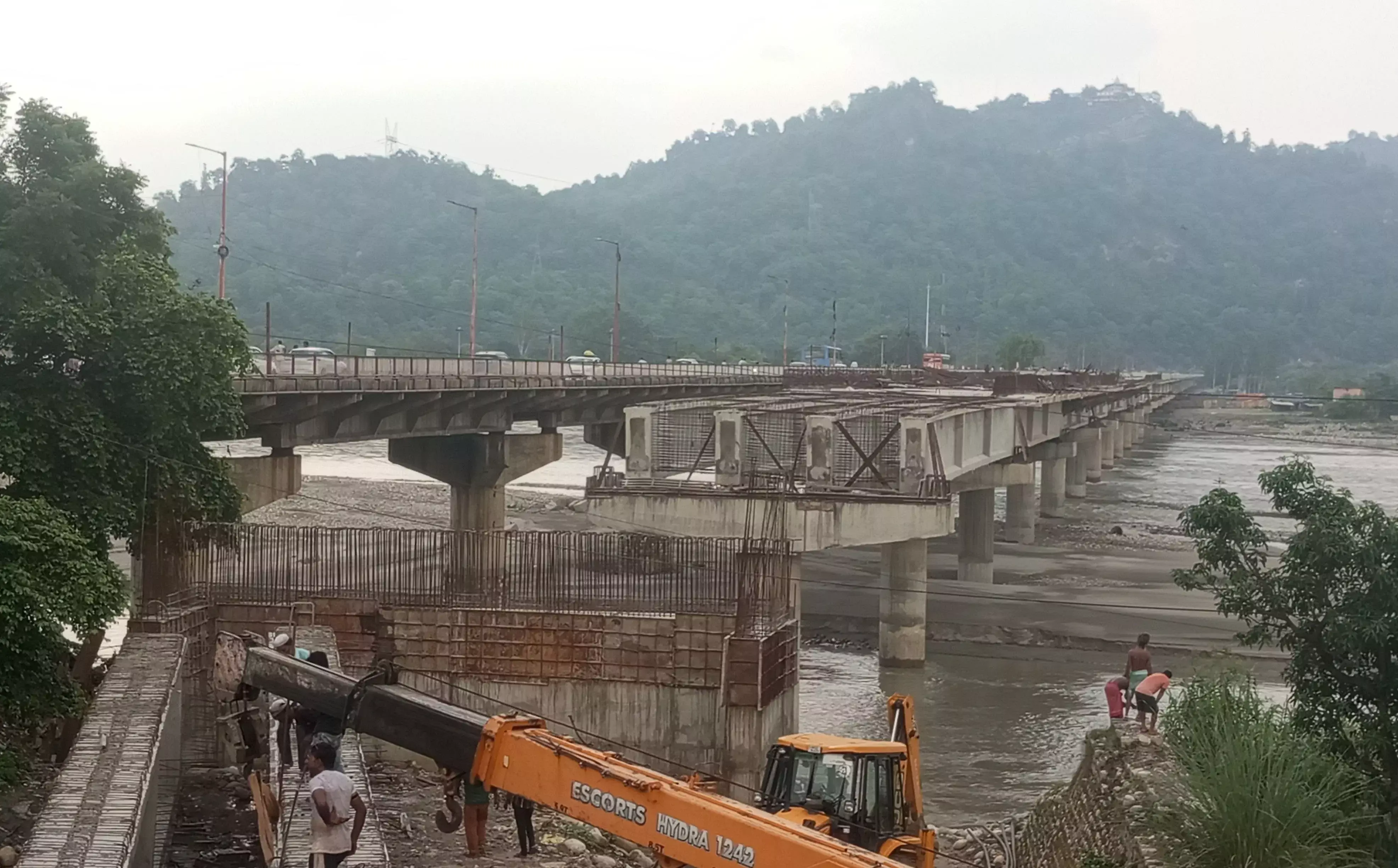Dehradun: नया चंडीघाट पुल चार साल बाद भी पूरा नहीं हो सका