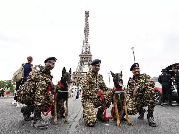 Paris Olympics 2024 : उच्च-स्तरीय सुरक्षा के लिए सीआरपीएफ की K9 इकाइयों सहित 10 टीमें पेरिस पहुंचीं