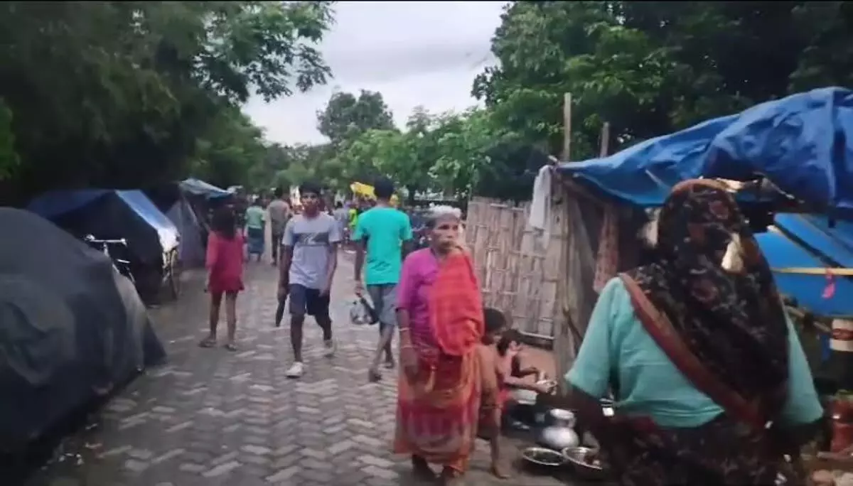 Assam : बाढ़ प्रभावित लोगों ने सरकार से मदद की गुहार लगाई