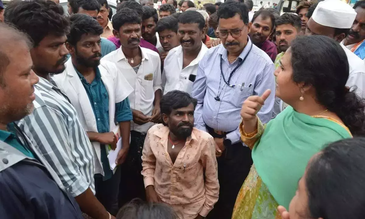 Andhra Pradesh: दूषित पानी पीने से ग्रामीण बीमार पड़े