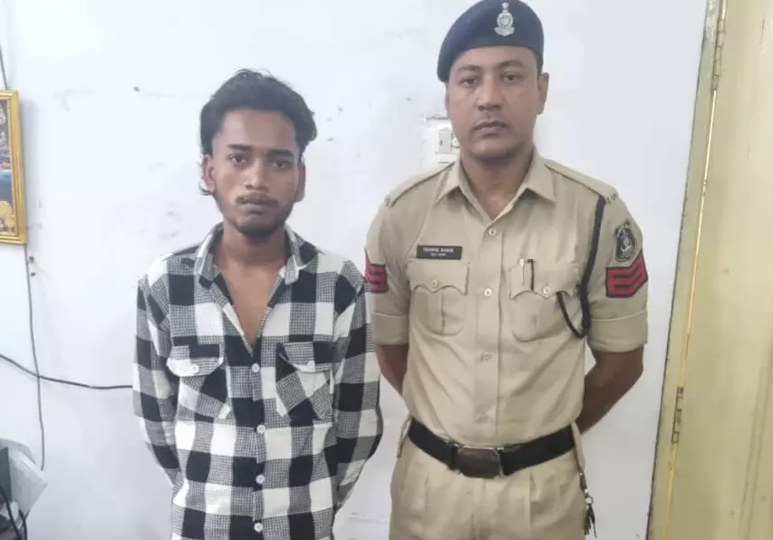 Raipur: खण्डर में शराब बेच रहे युवक को गुढियारी पुलिस ने दबोचा