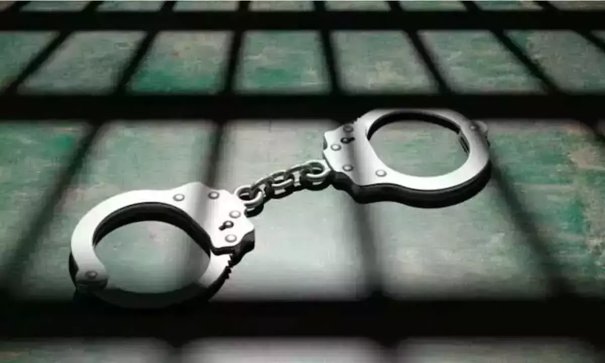 दो ड्रग तस्कर Arrested, 3.45 लाख रुपये का गांजा जब्त
