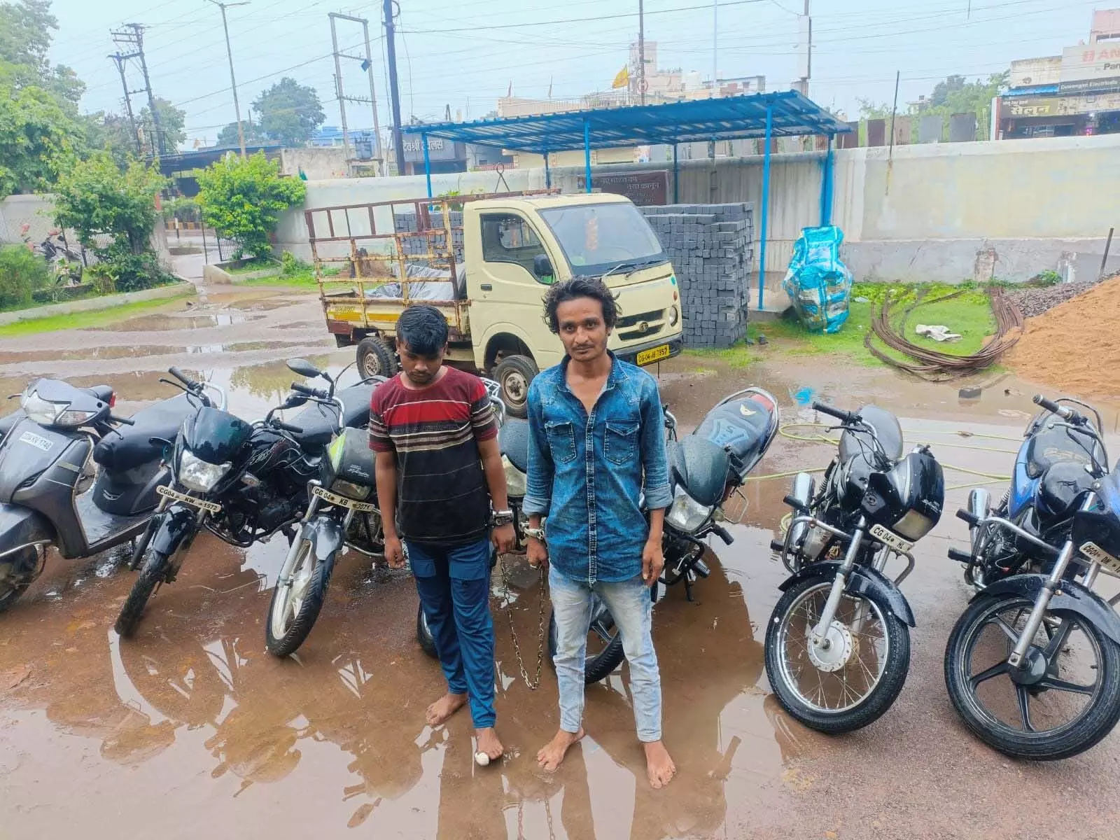 Raipur में दो शातिर बाइक चोर गिरफ्तार, पुलिस ने किया बड़ा खुलासा