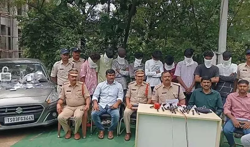Siddipet: पुलिस ने नौ लोगों को पकड़ा, 4 किलो गांजा जब्त