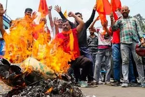 Jammu: प्रदर्शनकारियों ने आतंकवादियों के खिलाफ ऑपरेशन ऑल-आउट की मांग