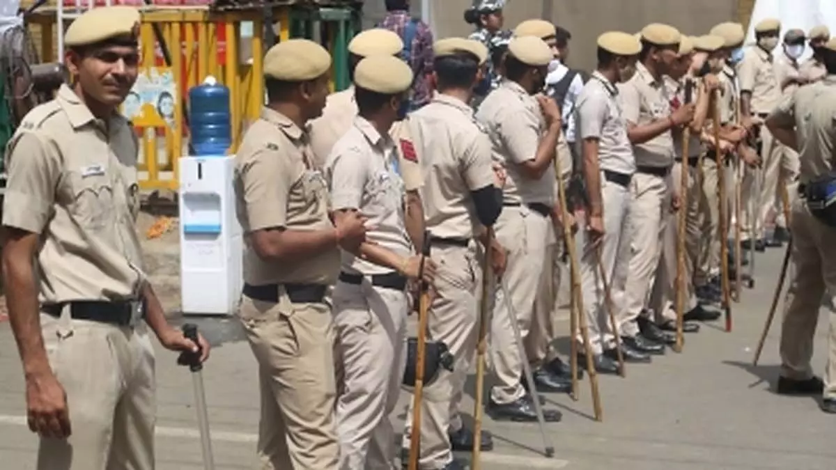 Delhi Police के वर्दी में बदलाव पर विचार