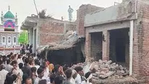 Uttar Pradesh:  बड़ा हादसा,मुहर्रम के जुलूस के दौरान छत ढहने से 50 लोग घायल