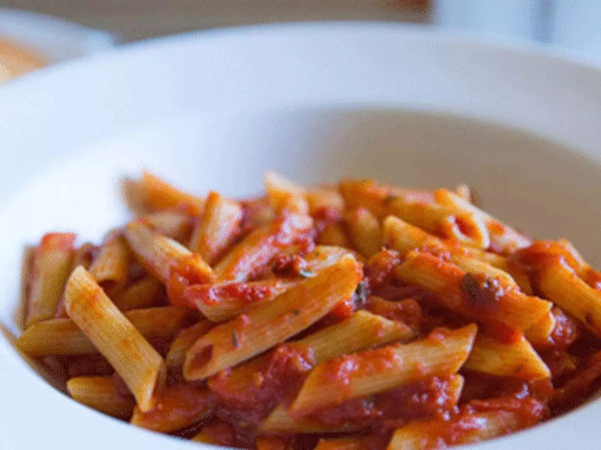 Red Sauce Pasta Recipe: इस तरह बनाएं रेड सॉस पास्ता