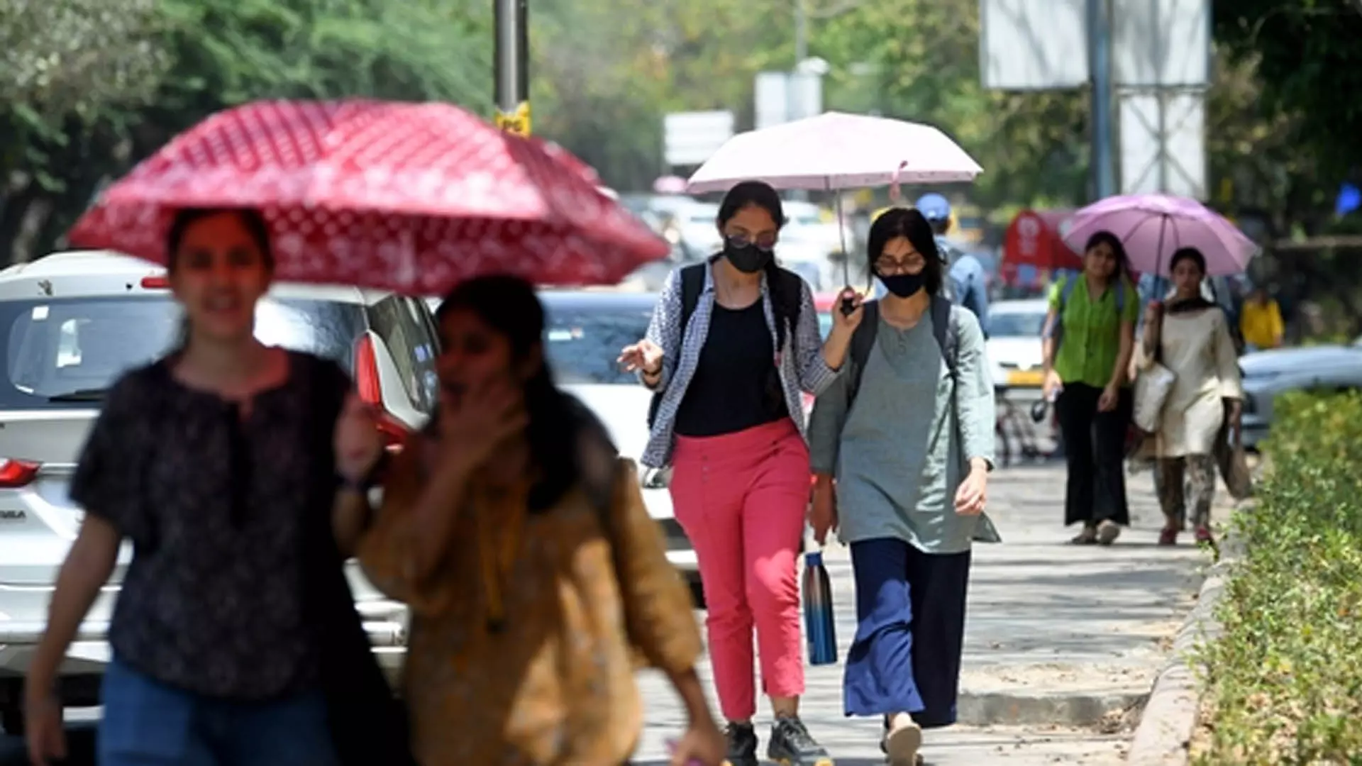 DEHLI: दिल्ली में मौसम 31.05 °C पर गर्म शुरुआत