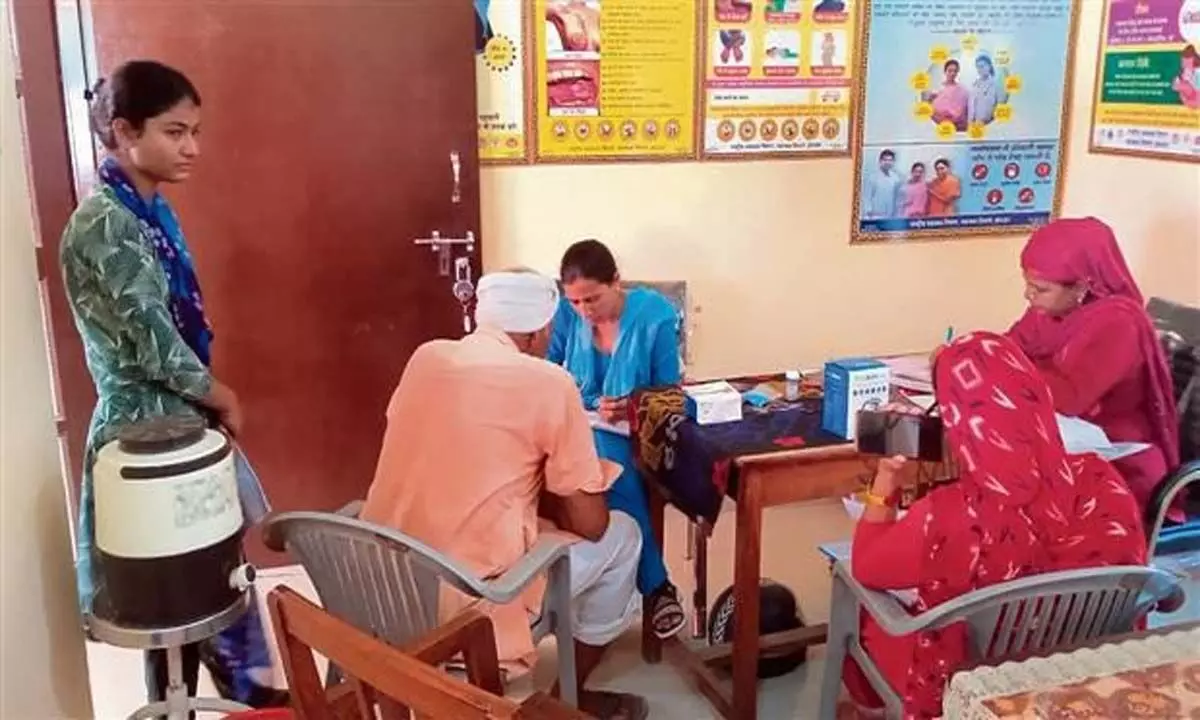 HARYANA: झज्जर गांव के निवासियों की स्वास्थ्य जांच की गई