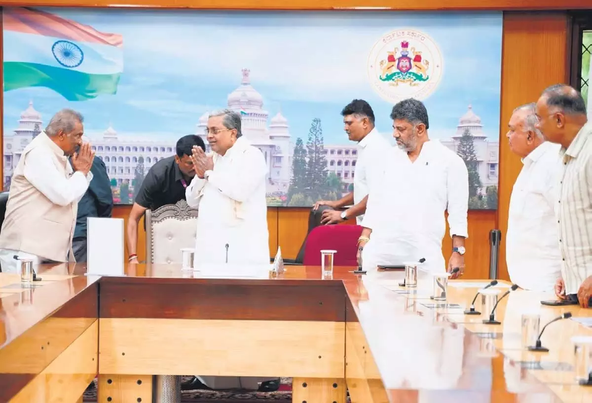 Karnataka : मुख्यमंत्री और उपमुख्यमंत्री ने बेंगलुरु शहर के मंत्रियों और विधायकों से मुलाकात कर परियोजनाओं पर चर्चा की