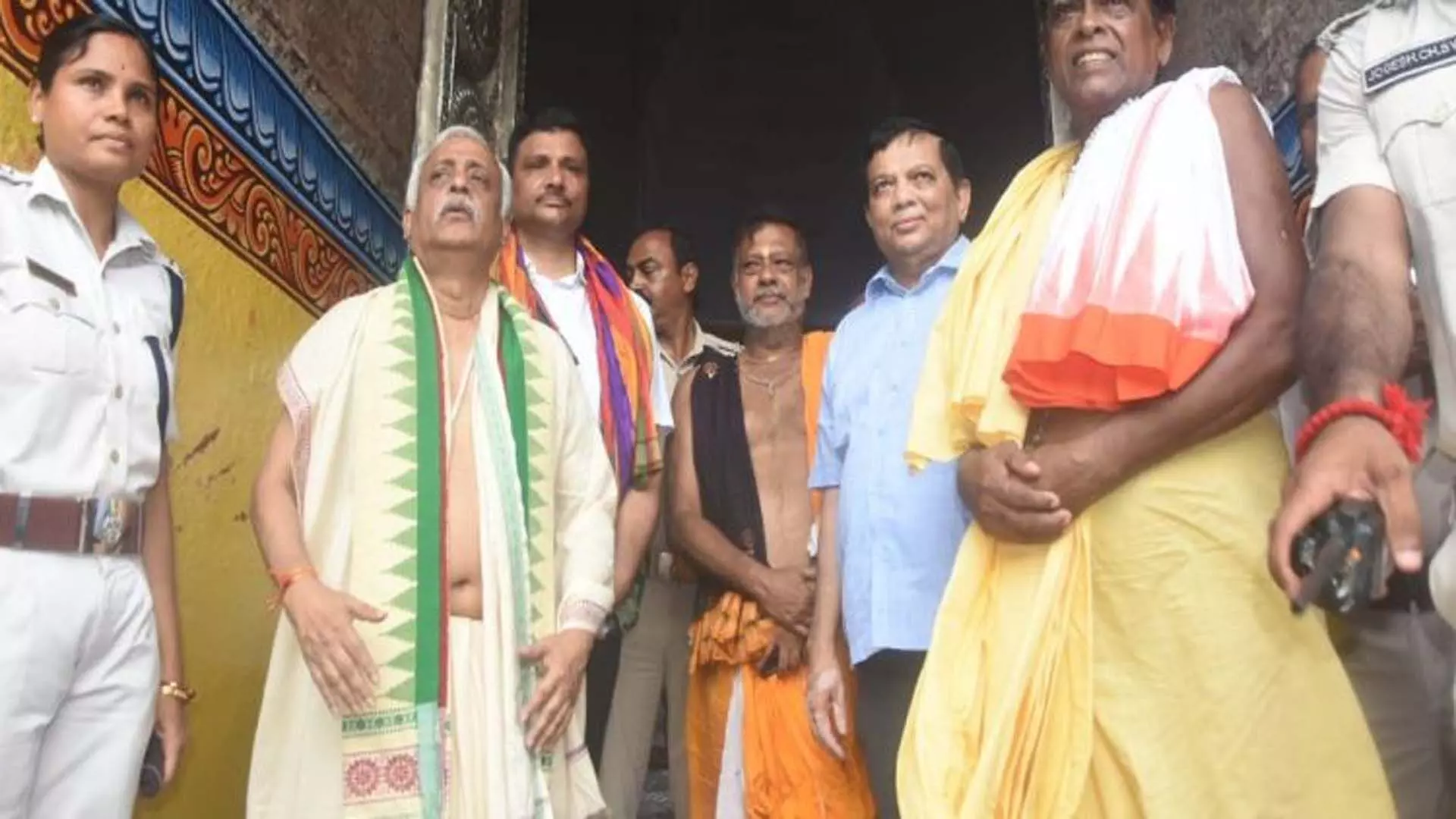 Puri Srimandir:  रत्न भंडार का आंतरिक कक्ष मूल्यवान वस्तुओं के स्थानांतरण के लिए फिर से खोला गया
