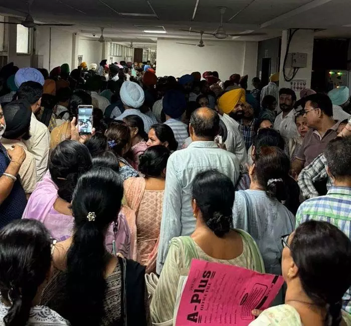 500 शिक्षकों ने मोहाली DSE कार्यालय पर धावा बोला