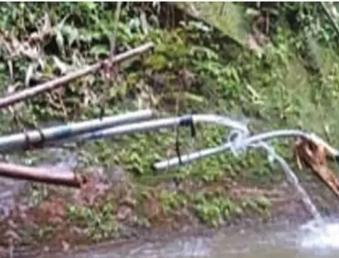Arunachal  : मानसून की बारिश ने पूर्वी सियांग में पानी की पाइपलाइनों को नुकसान पहुंचाया, बड़े पैमाने पर मरम्मत का काम अभी शुरू नहीं हुआ