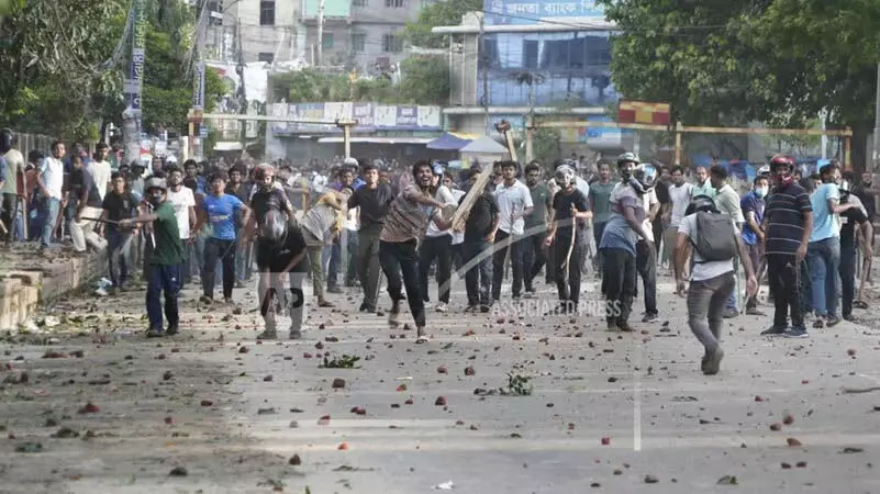 peaceful protest के खिलाफ प्रदर्शन में 6 लोग मारे गए, 200 लोग घायल