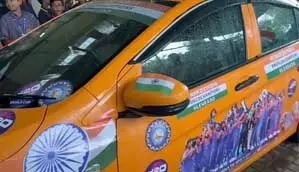 कार को विक्ट्री फ्लैशबैक में बदला, रोहित शर्मा के स्कूल में जश्न का माहौल
