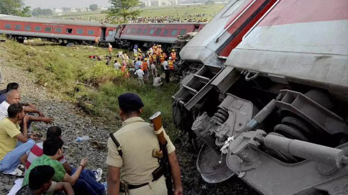 चंडीगढ़-डिब्रूगढ़ Express ट्रेन के पांच या छह डिब्बे पटरी से उतर गए
