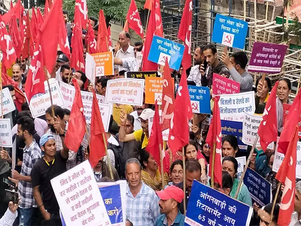 CITU ने केंद्र की मज़दूर विरोधी नीतियों के खिलाफ़ हिमाचल प्रदेश में विरोध प्रदर्शन किया