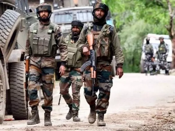 Jammu and Kashmir : सुरक्षा बलों ने नियंत्रण रेखा पर घुसपैठ की कोशिश को नाकाम किया, दो आतंकवादी ढेर