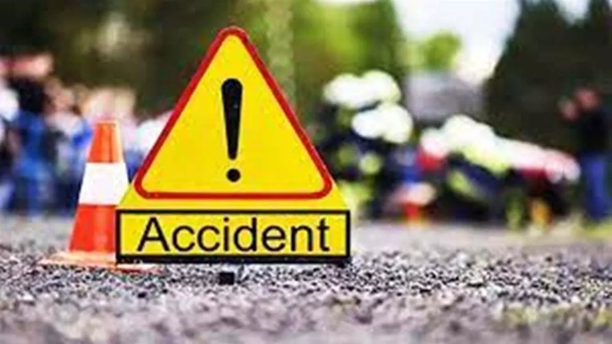 Accident: कार ने स्कूटर में मारी जोरदार टक्कर, एक  की मौत, अन्य घायल