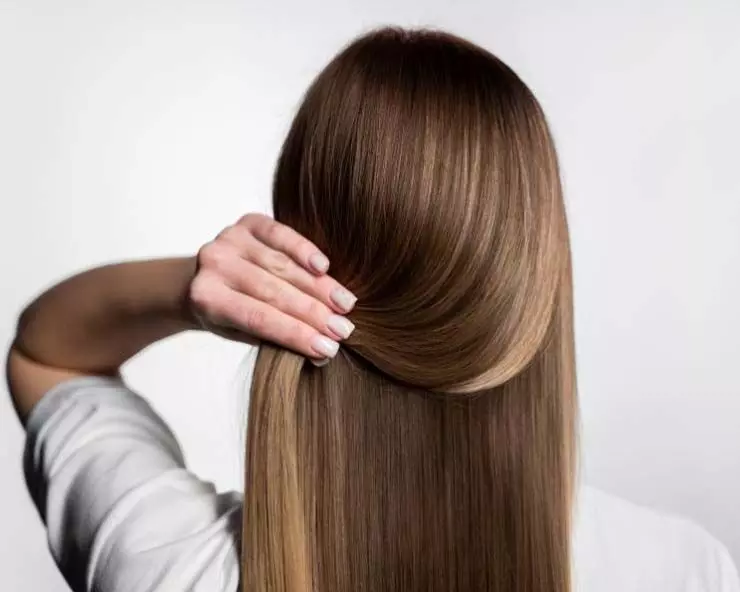 Hair Care: चिपचिपे बालों से परेशान है तो ऐसे करें मुल्तानी मिट्टी का इस्तेमाल