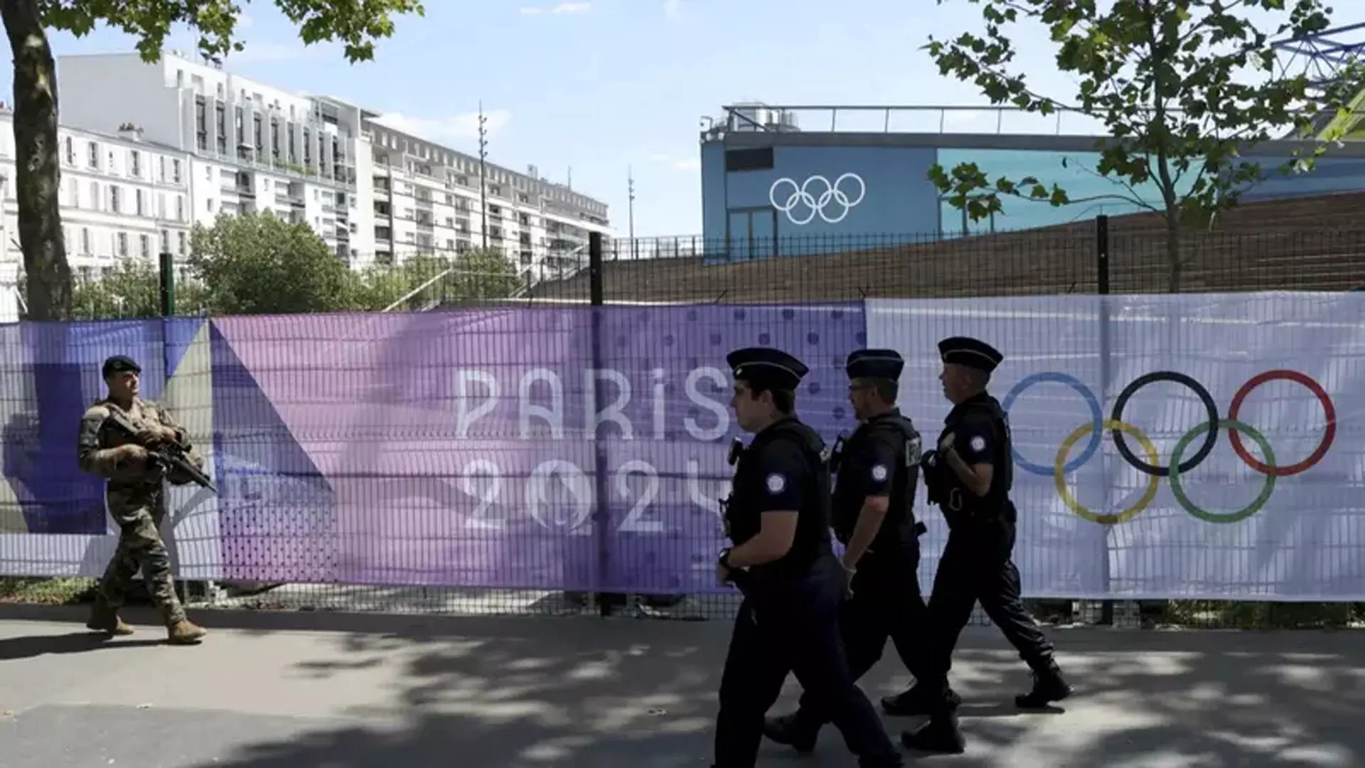 Olympic उद्घाटन समारोह से पहले पेरिस पुलिस सीन नदी को कर रही है सील