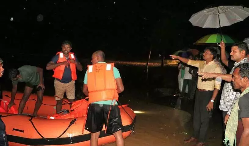 Peddavagu में बाढ़ के पानी में फंसे 51 लोगों को बचाया गया