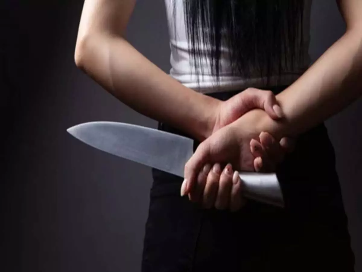 Crime: प्यार में पागल युवक ने लड़की के घर घुसकर किया जानलेवा हमला