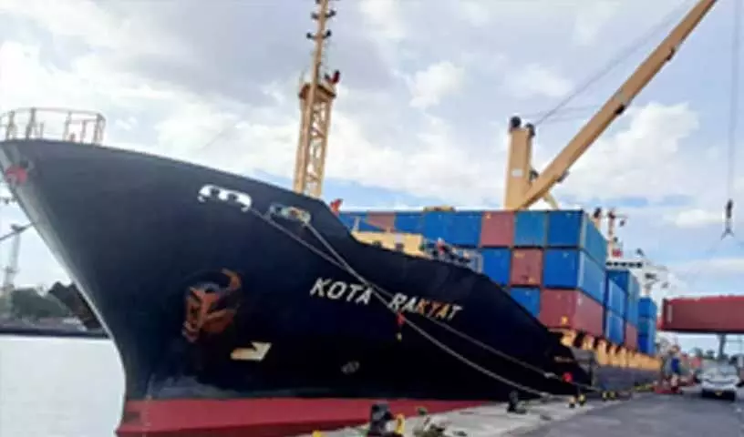 China कलकत्ता सेवा का पहला जहाज कोलकाता बंदरगाह में प्रवेश किया
