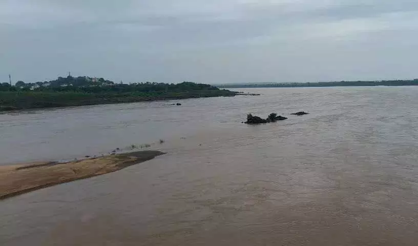Kothagudem के जलाशयों में बाढ़ का पानी भर गया, लोगों को सावधान किया गया