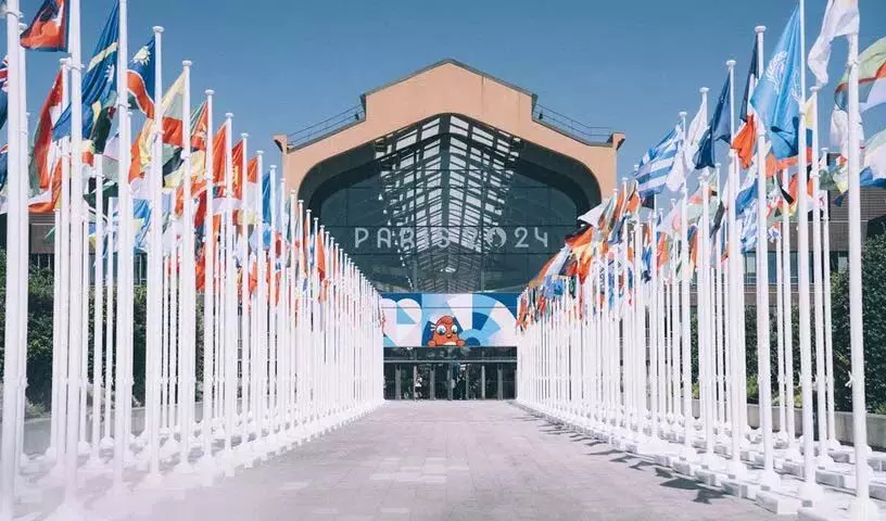 Olympic Village:गांव ने दुनिया भर के एथलीटों के लिए अपने दरवाजे खोले