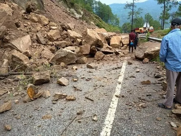 Uttarakhand: मलबा गिरने से टनकपुर चंपावत राष्ट्रीय राजमार्ग अवरुद्ध